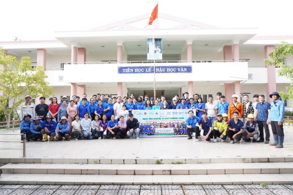 Tuổi trẻ POS và PV Coating chung tay vì trường học xanh - sạch - đẹp